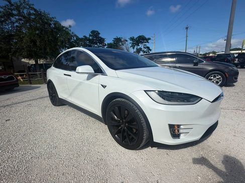 Used 2018 Tesla Model X 75D AWD/4WD image 2