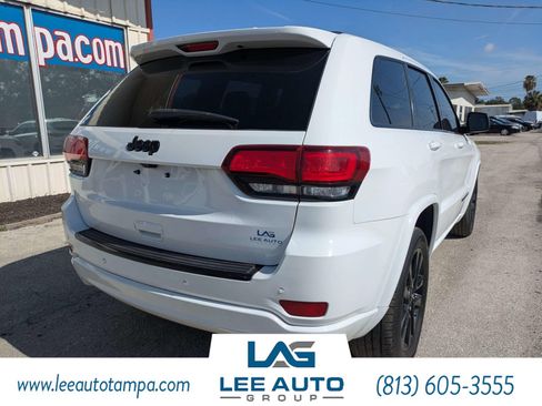 Used 2018 Jeep Grand Cherokee Altitude RWD image 3