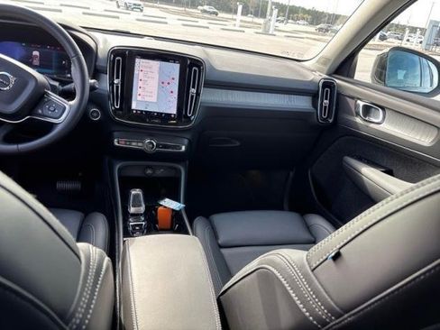 Certified 2025 Volvo XC40 B5 Plus image 5