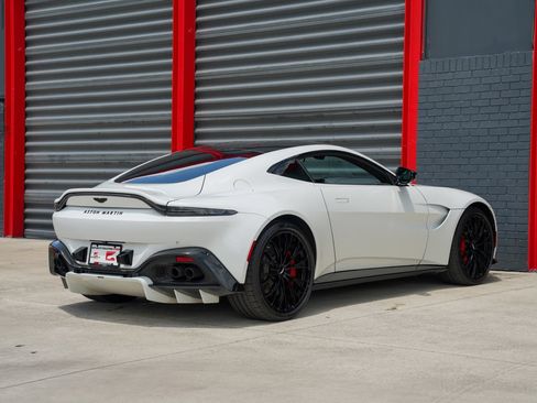 Used 2023 Aston Martin V8 Vantage Coupe RWD image 18