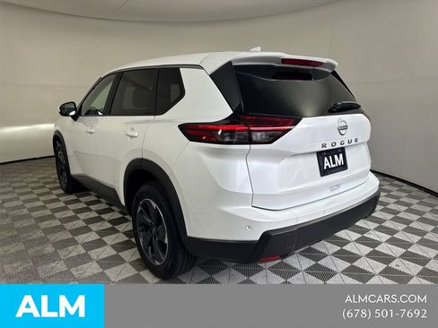 Used 2025 Nissan Rogue SV image 9
