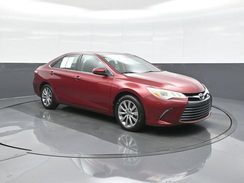 Used 2017 Toyota Camry XLE FWD image 1