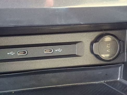 Used 2023 Volkswagen Tiguan SE image 24