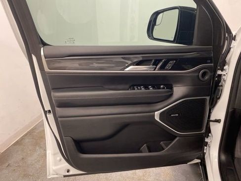 Used 2023 Jeep Wagoneer L 4WD w/ Premium Group I image 22