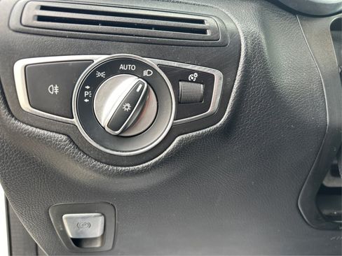 Used 2020 Mercedes-Benz GLC 300 image 35