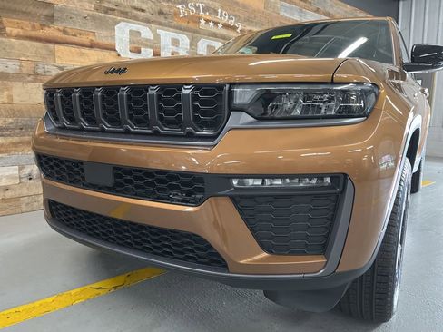 New 2026 Jeep Grand Cherokee L Limited AWD/4WD image 11