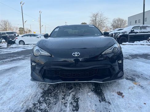 Used 2019 Toyota 86 image 2