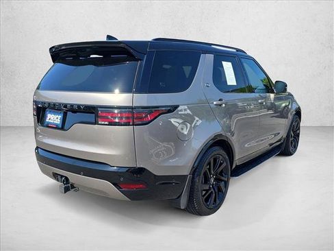Used 2025 Land Rover Discovery Dynamic SE AWD/4WD image 5