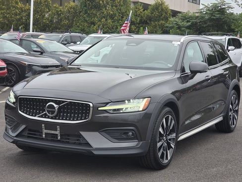 Used 2024 Volvo V60 B5 Cross Country Ultimate AWD/4WD image 7