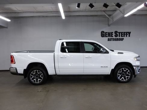 Used 2025 RAM 1500 Laramie AWD/4WD image 3
