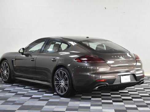 Used 2015 Porsche Panamera 4 w/ Premium Package Plus image 3
