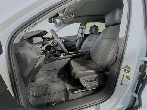 Used 2023 Audi e-tron Premium Plus w/ Premium Plus Package image 13