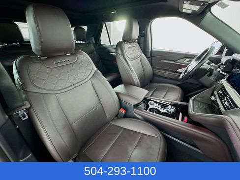Used 2025 Ford Explorer Platinum w/ LUX Leather Package image 31