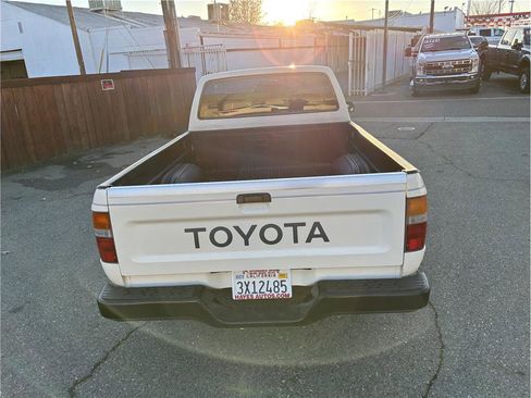 Used 1989 Toyota Pickup Deluxe image 6