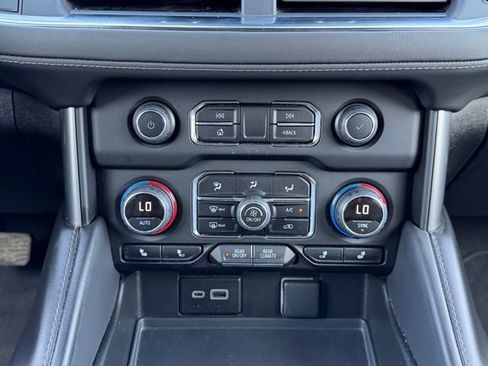 Used 2024 Chevrolet Suburban Z71 w/ Luxury Package image 29