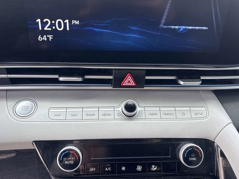 Used 2021 Hyundai Elantra Limited FWD image 29