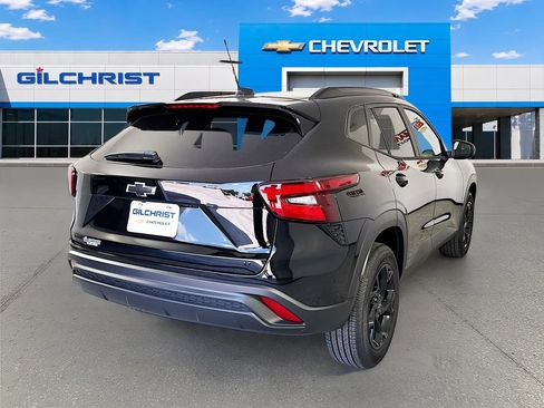 New 2026 Chevrolet Trax LT w/ Midnight Edition FWD image 7