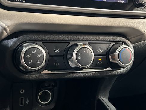 Used 2021 Nissan Versa SV image 19