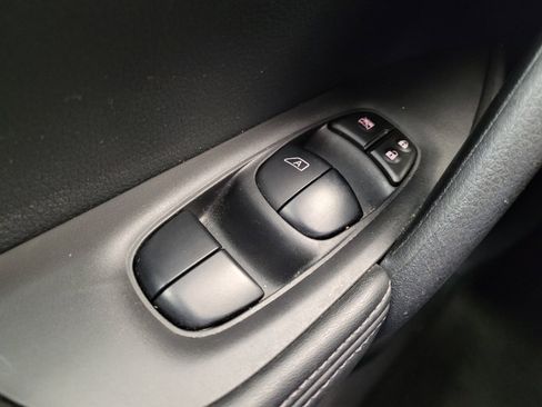 Used 2017 Nissan Rogue SV w/ SV Premium Package AWD/4WD image 27