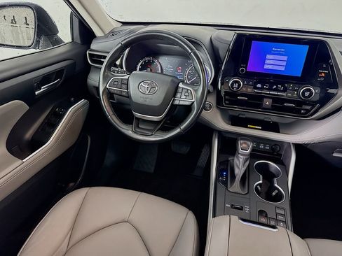 Used 2023 Toyota Highlander XLE image 35