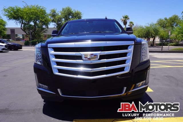 Used 2018 Cadillac Escalade Premium Luxury AWD/4WD image 15