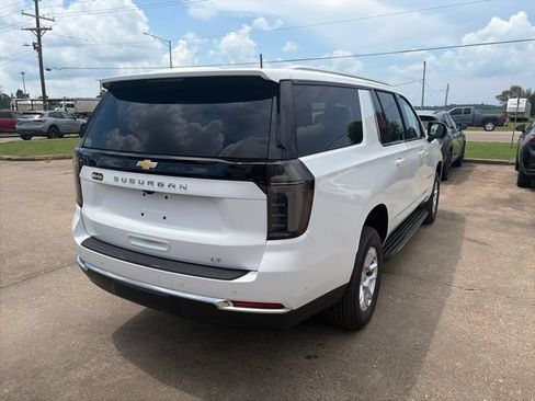 New 2026 Chevrolet Suburban LT w/ Comfort Package AWD/4WD image 6