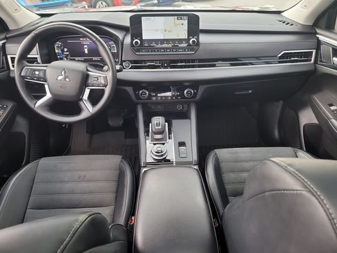 Used 2024 Mitsubishi Outlander SE FWD image 16