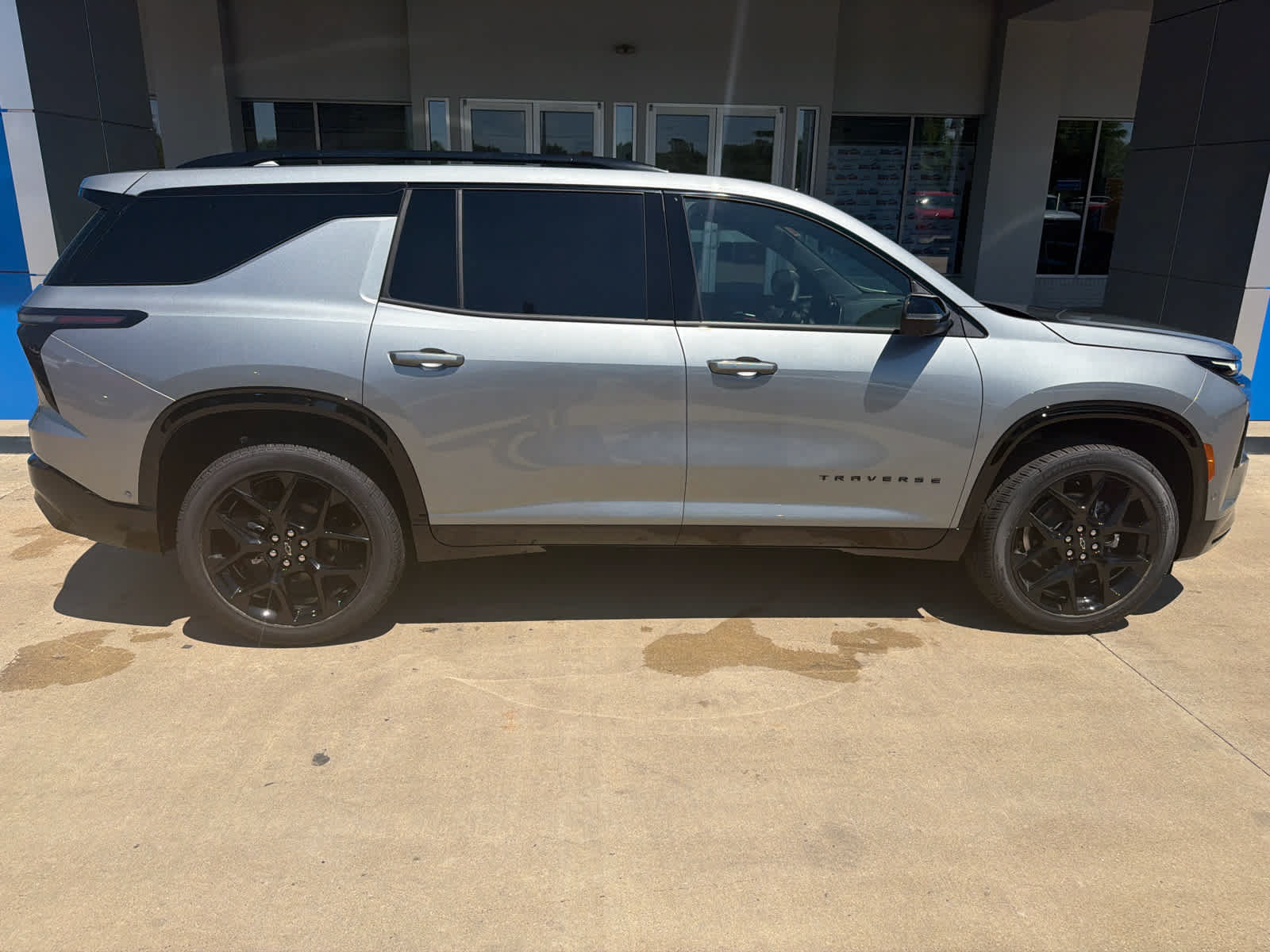 New 2026 Chevrolet Traverse RS w/ LPO, Floor Liner Package FWD image 7