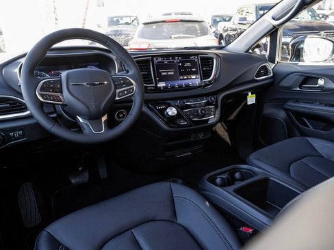 New 2026 Chrysler Voyager LX image 15