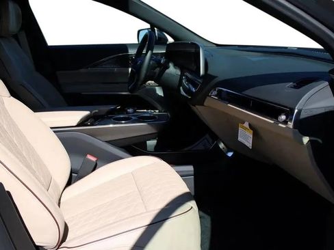 New 2024 Cadillac Lyriq Luxury w/ Nappa Leather Package image 18