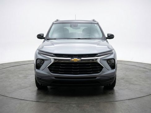 Used 2025 Chevrolet TrailBlazer LT image 2