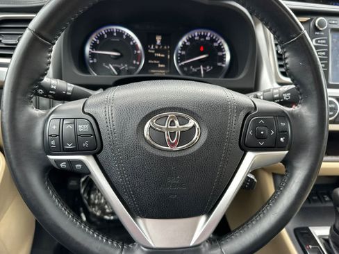 Used 2015 Toyota Highlander XLE image 25