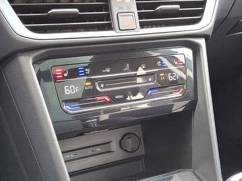 Used 2025 Volkswagen Taos SEL image 17