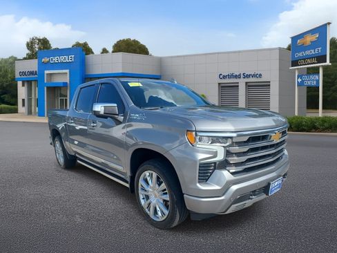 Used 2023 Chevrolet Silverado 1500 High Country w/ High Country Premium Package AWD/4WD image 2