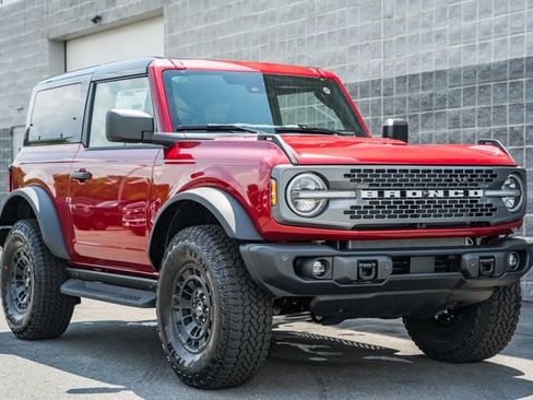 New 2026 Ford Bronco Badlands w/ Sasquatch Package AWD/4WD image 2