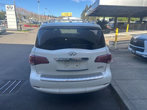 Used 2016 INFINITI QX80 4WD w/ Deluxe Technology Package image 4