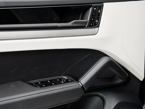 New 2026 Porsche Cayenne Coupe AWD/4WD image 7