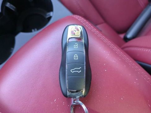 Used 2023 Porsche Macan image 35