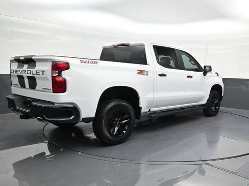 Used 2025 Chevrolet Silverado 1500 Custom Trail Boss AWD/4WD image 5