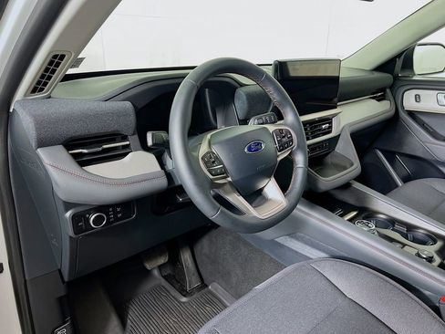 Used 2025 Ford Explorer Active image 11