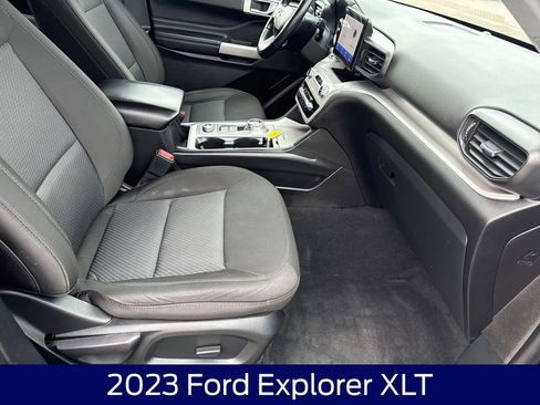 Used 2023 Ford Explorer XLT AWD/4WD image 13