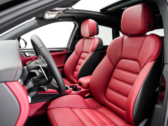 Certified 2026 Porsche Macan AWD/4WD image 5