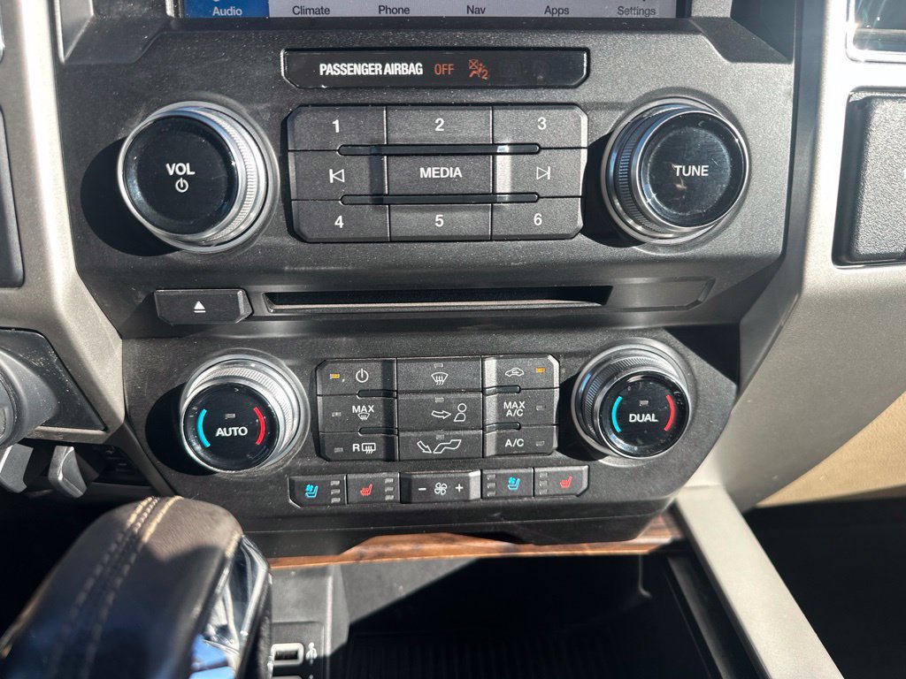 Used 2018 Ford F150 Lariat w/ Equipment Group 502A Luxury AWD/4WD image 12