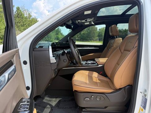 Certified 2025 Cadillac Escalade Premium Luxury w/ Touring Package AWD/4WD image 21