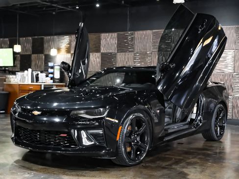 Used 2018 Chevrolet Camaro SS image 9