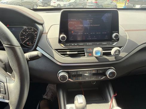 Used 2022 Nissan Altima 2.5 SR w/ Midnight Edition Package FWD image 11