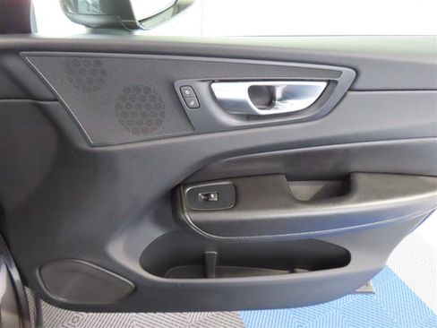 Used 2023 Volvo XC60 B5 Core image 37