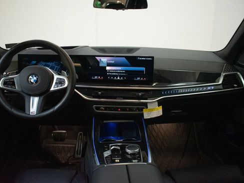 Used 2026 BMW X7 xDrive40i w/ M Sport Package AWD/4WD image 11