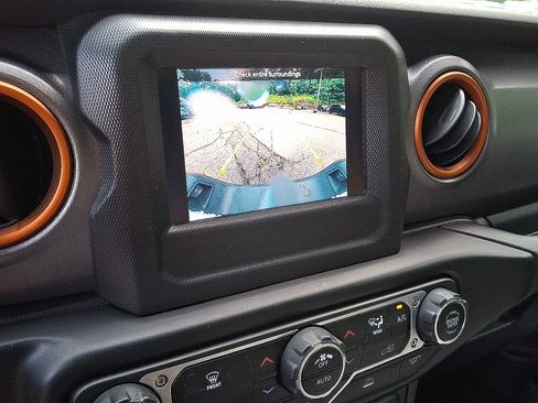 Certified 2021 Jeep Gladiator Mojave AWD/4WD image 18