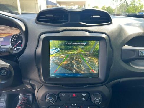 Used 2021 Jeep Renegade Latitude image 7